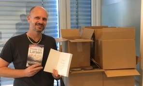 Frode Eie Larsen signerte 700 bøker på tre timer